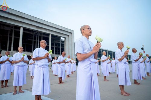 ภาพ No.216923:วันเสาร์ที่ 12 เมษายน พ.ศ. 2568 พิธีเวียนประทักษิณรอบพระมหาธรรมกายเจดีย์  พิธีวันทาเจดีย์ พิธีขอขมาและมอบผ้าไตร ในโครงการอุปสมบทหมู่ บูชาธรรมหลวงพ่อธัมมชโย, โครงการธรรมทายาท ระดับอุดมศึกษา รุ่นที่ 52 ,  โครงการบวชพระนานาชาติ AEC & WAB CEO รุ่นที่ 4 , ณ ว