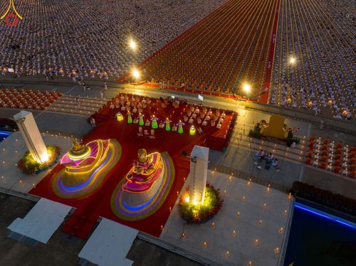 ภาพ No.122192:พิธีจุดประทีปถวายเป็นพุทธบูชา และบูชาธรรมมหาปูชนียาจารย์ พระมงคลเทพมุนี(สด จนฺทสโร) ในโครงการธรรมยาตรา กตัญญูบูชา มหาปูชนียาจารย์ พระมงคลเทพมุนี(สด จนฺทสโร) พระผู้ปราบมาร อนุสรณ์สถาน 7 แห่ง ปีที่ 12 วันที่ 31 มกราคม พ.ศ. 2567 ณ วัดพระธรรมกาย จ.ปทุมธานี (