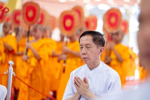 ภาพ No.237412:วันอาทิตย์ที่ 10 สิงหาคม พ.ศ.2568 พิธีมอบใบประกาศเกียรติคุณ โครงการสอบบาลี "ฉลองแชมป์" บูชาธรรม 80 ปี หลวงพ่อธัมมชโย ประจำปี 2568 และ พิธีมอบดวงแก้วสามเณรทรงบาลีไวยากรณ์ ณ สภาธรรมกายสากล วัดพระธรรมกาย ปทุมธานี