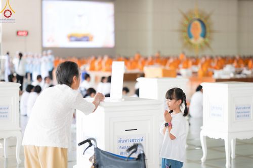 ภาพ No.157642:พิธีถวายภัตตาหารเมนูสวรรค์ ในพรรษาแห่งการเข้าถึงธรรม วันเสาร์ที่ 28 กันยายน พ.ศ. 2567 ณ หอฉันคุณยายอาจารย์ฯ วัดพระธรรมกาย