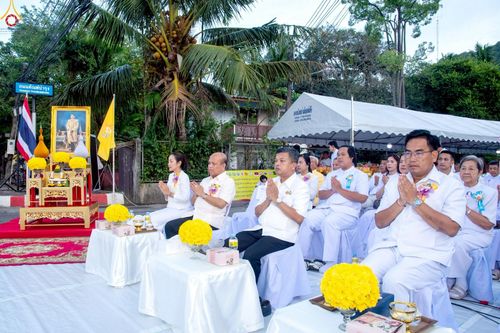 ภาพ No.235125:วันอาทิตย์ที่ 27 กรกฎาคม พ.ศ. 2568 พิธีตักบาตรพระ1,000 รูป ทำบุญเมืองพัทลุง ประธานสงฆ์ พระปริยัติวชิโรดม  เจ้าคณะจังหวัดพัทลุง ประธานฆราวาส นายรัฐศาสตร์ ชิดชู  ผู้ว่าราชการจังหวัดพัทลุง