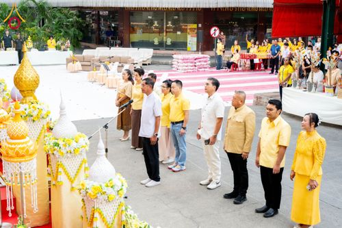 ภาพ No.180261:พิธีทำบุญตักบาตร ข้าวสารอาหารแห้ง แด่คณะสงฆ์ 99 รูป เนื่องในวันพ่อแห่งชาติ ปีที่ 50 ณ ศูนย์การค้าตลาดรังสิต ซ.รังสิต-ปทุมธานี 5 วันที่ 5 ธันวาคม พ.ศ. 2567