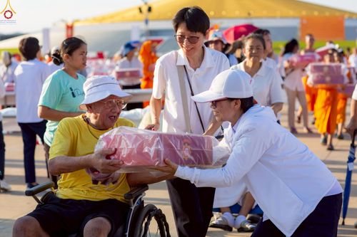 ภาพ No.225028:วันที่ 20 - 27 เมษายน พ.ศ. 2568 "ภาพแห่งความปลื้มที่ไม่มีวันจบ" คณะสงฆ์สามเณร เจ้าหน้าที่ และสาธุชน ร่วมแรงร่วมใจกันเตรียมงานและเก็บงาน เพื่อวันคุ้มครองโลก พิธีถวายมหาสังฆทานคณะสงฆ์ 40,000 กว่าวัดทั่วประเทศ