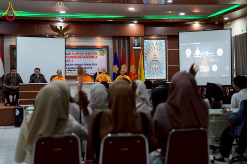 ภาพ No.227492:วันที่ 30 พฤษภาคม พ.ศ. 2568 สันติสุขจากสมาธิ แผ่ไพศาลในแดนอิเหนา : พระสงฆ์ไทยเยือนวิทยาลัยราเดนวิจายา อินโดนีเซีย