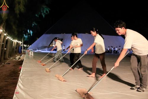 ภาพ No.108234:V.5 ทุ่มพลัง การเตรียมงาน เก็บงาน การรับบุญของเจ้าหน้าที่หน่วยงานต่างๆ เพื่อโครงการธรรมยาตรา กตัญญูบูชามหาปูชนียาจารย์ พระมงคลเทพมุนี (สด จนฺทสโร) พระผู้ปราบมาร อนุสรณ์สถาน 7 แห่ง ปีที่ 12 ระหว่างวันที่ 2 - 31 มกราคม พ.ศ. 2567