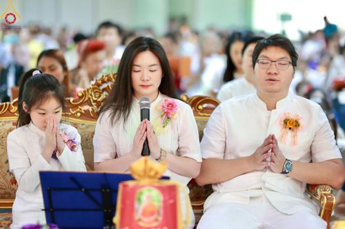 ภาพ No.182281:พิธีทอดกฐิน ณ วัดกล้วย จ.นนทบุรี ในโครงการทอดกฐินสามัคคีทั่วไทย 30,000 วัด บูชาธรรม 80 ปี หลวงพ่อธัมมชโย โดยคณะศิษยานุศิษย์วัดพระธรรมกาย วันที่ 9 พฤศจิกายน พ.ศ. 2567