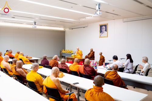 ภาพ No.222348:วันที่ 21 เมษายน พ.ศ. 2568 หลวงพ่อทัตตชีโวต้อนรับคณะสงฆ์ WAB ณ อาคาร 100 ปี คุณยายมหารัตนอุบาสิกาจันทร์ ขนนกยูง วัดพระธรรมกาย