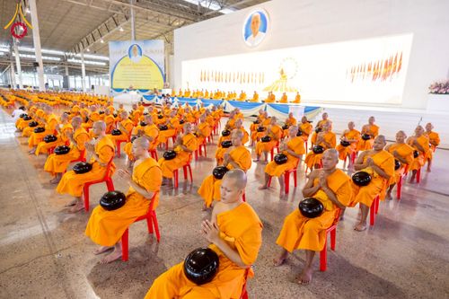 ภาพ No.223314:วันวิสาขบูชา วันอาทิตย์ที่ 11 พฤษภาคม พ.ศ. 2568 พิธีตักบาตร และปฎิบัติธรรม ณ สภาธรรมกายสากล วัดพระธรรมกาย