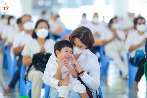 ภาพ No.81068:พิธีบุพเปตพลี ครั้งที่ 135 ร่วมอุทิศบุญแด่หมู่ญาติที่ล่วงลับไปแล้ว และสืบทอดอายุพระพุทธศาสนา วันศุกร์ที่ 19 พฤษภาคม พ.ศ. 2566 (วันพระ แรม 15 ค่ำ เดือน 6) ณ หอฉันคุณยายอาจารย์ วัดพระธรรมกาย