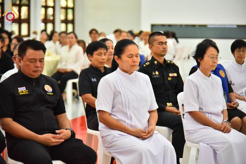 ภาพ No.327434:วันศุกร์ที่ 1 พฤษภาคม พ.ศ. 2569 รวมใจพสกนิกรชาวอำเภอคลองหลวง ประดิษฐ์ดอกไม้จันทน์ เพื่อใช้ในพิธีถวายดอกไม้จันทน์ในงานพระราชพิธีถวายพระเพลิงพระบรมศพ สมเด็จพระนางเจ้าสิริกิติ์ พระบรมราชินีนาถ พระบรมราชชนนีพันปีหลวง ณ วัดพระธรรมกาย