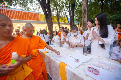 ภาพ No.162385:วันมหาปวารณาออกพรรษา วันพฤหัสบดีที่ 17 ตุลาคม พ.ศ. 2567 (ขึ้น 15 ค่ำ เดือน 11 ) ณ อุโบสถ วัดพระธรรมกาย