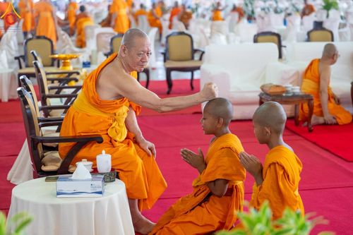 ภาพ No.60364:การต้อนรับพระสังฆาธิการ 10,000 กว่าวัดทั่วประเทศ พิธีมอบปัจจัยช่วยเหลือครู 4 จังหวัดชายแดนภาคใต้ พิธีปฏิบัติธรรม ในวันคุ้มครองโลก วันจันทร์ที่ 22 เมษายน พ.ศ.2567 ณ วัดพระธรรมกาย จ.ปทุมธานี