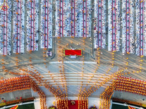 ภาพ No.105291:พิธีตักบาตรฉลองพระบวชใหม่ รุ่นบูชาธรรมมหาปูชนียาจารย์ และต้อนรับศักราชใหม่ วันจันทร์ที่ 1 มกราคม พ.ศ. 2567 ณ ลานธรรมพระมหาธรรมกายเจดีย์ วัดพระธรรมกาย