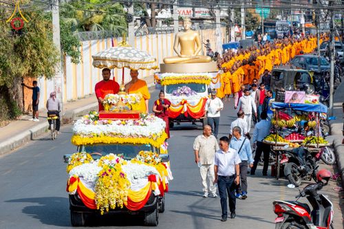 ภาพ No.212947:วันที่ 14 - 15 มีนาคม พ.ศ. 2568 คณะสงฆ์และสามเณรเดินธรรมยาตรา ในโครงการบวชสามเณรเนปาล 500 รูป ไปยังสถานที่รอบมายาเทวีและลุมพินีเกรด ณ ลุมพินี ประเทศเนปาล