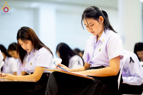 ภาพ No.273342:วันที่ 23 พฤศจิกายน พ.ศ. 2568 การสอบตอบปัญหาธรรมะ ทางก้าวหน้า "ระดับอุดมศึกษา" ณ ห้องแก้วสารพัดนึก 1 สภาธรรมกายสากล วัดพระธรรมกาย จ.ปทุมธานี