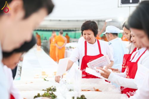 ภาพ No.191072:พิธีถวายภัตตาหารเป็นสังฆทาน แด่พระธรรมยาตรา ณ อนุสรณ์สถานคลองบางนางแท่น อ.สามพราน จ.นครปฐม ในโครงการธรรมยาตรา กตัญญูบูชา มหาปูชนียาจารย์ พระมงคลเทพมุนี(สด จนฺทสโร) พระผู้ปราบมาร อนุสรณ์สถาน 7 แห่ง ปีที่ 13 วันที่ 8 มกราคม พ.ศ. 2568