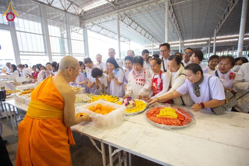 ภาพ No.203243:พิธีถวายภัตตาหารเป็นสังฆทาน แด่พระธรรมยาตรา ณ วัดพระธรรมกาย ตำบลคลองสาม อำเภอคลองหลวง จังหวัดปทุมธานี ในโครงการธรรมยาตรา กตัญญูบูชา มหาปูชนียาจารย์ พระมงคลเทพมุนี(สด จนฺทสโร) พระผู้ปราบมาร อนุสรณ์สถาน 7 แห่ง ปีที่ 13 วันที่ 29 มกราคม พ.ศ. 2568
