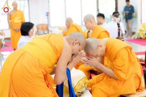 ภาพ No.276735:วันเสาร์ที่ 6 ธันวาคม พ.ศ. 2568 พิธีมุทิตาสักการะ เนื่องในโอกาสที่พระเดชพระคุณพระพรหมดิลก เจ้าอาวาสวัดสามพระยา วรวิหาร เมตตาเป็นประธานในพิธีตั้งฐานานุกรมใน พระราชวิเทศวชิรเวที (บัณฑิต วรปญฺโญ) ผู้ช่วยเจ้าอาวาสวัดพระธรรมกาย (ไวโรจน์ วิโรจโน) ผู้ช่วยเจ้าอา