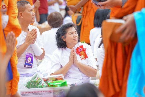 ภาพ No.85945:ตักบาตรพระนานาชาติ 10,000 รูป ใจกลางนครหาดใหญ่ จ.สงขลา วันอาทิตย์ที่ 20 สิงหาคม พ.ศ. 2566