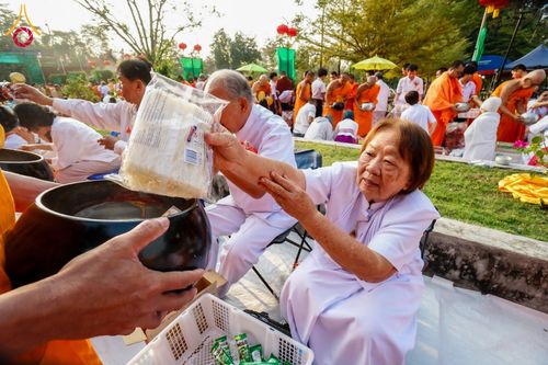 ภาพ No.206809:พิธีตักบาตรพระ 1,000 รูป ปืที่ 7 วันอาทิตย์ที่ 9 กุมภาพันธ์ พ.ศ. 2568 ณ วัดห้วยตองสัก อำเภอจอมทอง จังหวัดเชียงใหม่