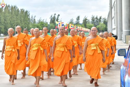 ภาพ No.230825:วันที่ 28 มิถุนายน พ.ศ. 2568 พิธีตัดปอยผมและปลงผม โครงการบวชพระนานาชาติ AEC & WAB รุ่นที่ 9 ณ วิหารคด 2 วัดพระธรรมกาย