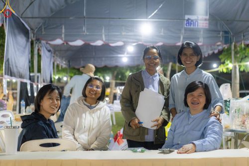 ภาพ No.185621:V.47 เบื้องหลังของเบื้องหน้า งานตักบาตรพระ 10,000 รูป ณ จ.กาญจนบุรี วันที่ 20-21 ธันวาคม พ.ศ. 2567