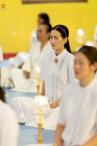 ภาพ No.224009:วันวิสาขบูชา วันอาทิตย์ที่ 11 พฤษภาคม พ.ศ. 2568 พิธีจุดวิสาขประทีป ,  พิธีเวียนประทักษิณรอบพระมหาธรรมกายเจดีย์ , พิธีฉลองชัยสวดมนต์บทธัมมจักกัปปวัตตนสูตร ครบ 7,357,000,000 จบ ณ มหารัตนวิหารคด วัดพระธรรมกาย