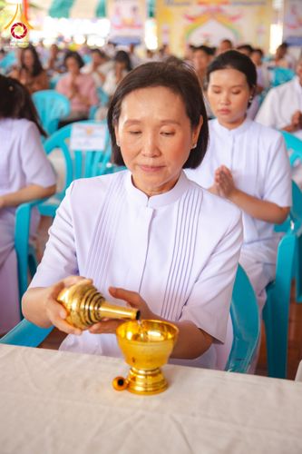 ภาพ No.170781:พิธีทอดกฐิน ณ วัดมงคลพุการาม ปทุมธานี ในโครงการกฐินสามัคคีทั่วไทย 30,000 วัด บูชาธรรม 80 ปี หลวงพ่อธัมมชโย โดยคณะศิษยานุศิษย์วัดพระธรรมกาย วันที่ 27 ตุลาคม พ.ศ. 2567