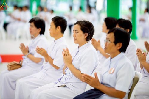 ภาพ No.214818:พิธีต้อนรับสัญญาบัตร พัดยศ พระราชวิเทศวชิรเวที (บัณฑิต วรปญฺโญ) เจ้าอาวาสวัดพระธรรมกายสกอตแลนด์ สหราชอาณาจักร ผู้ช่วยเจ้าอาวาสวัดพระธรรมกาย ณ อุโบสถพระไตรปิฏก วัดพระธรรมกาย