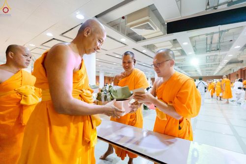 ภาพ No.228265:วันอาทิตย์ที่ 1 มิถุนายน พ.ศ.2568 พิธีถวายมหาสังฆทานพระ 100 รูป สโมสรซุปเปอร์คิดส์ ปีที่ 6 ณ ห้อง SPD 8 สภาธรรมกายสากล วัดพระธรรมกาย