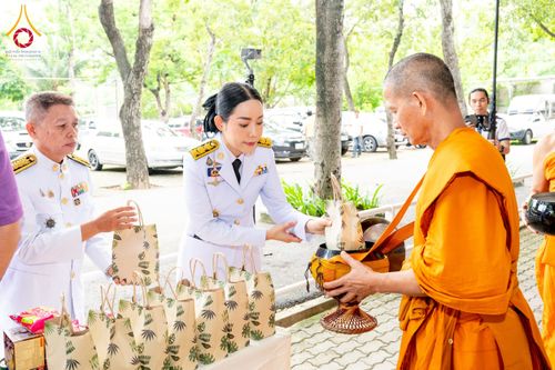 ภาพ No.227130:วันอังคารที่ 3 มิถุนายน พ.ศ. 2568 นายอำเภอคลองหลวง นำพสกนิกรรวมใจภักดิ์ สมเด็จพระนางเจ้าฯ พระบรมราชินี เนื่องในโอกาสวันเฉลิมพระชนมพรรษา ณ อาคารปลูกศรัทธา 2 วัดพระธรรมกาย อ.คลองหลวง จ.ปทุมธานี