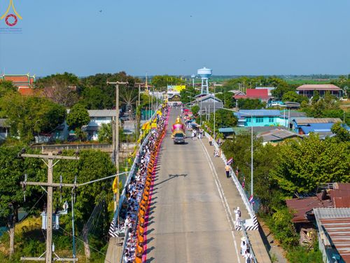 ภาพ No.193305:พิธีต้อนรับพระธรรมยาตรา ณ อนุสรณ์สถาน สถานที่เกิดในเพศสมณะ วัดสองพี่น้อง อำเภอสองพี่น้อง จังหวัดสุพรรณบุรี ในโครงการธรรมยาตรา กตัญญูบูชา มหาปูชนียาจารย์ พระมงคลเทพมุนี(สด จนฺทสโร) พระผู้ปราบมาร อนุสรณ์สถาน 7 แห่ง ปีที่ 13 วันที่ 11 มกราคม พ.ศ. 2568