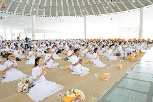 ภาพ No.240124:วันเสาร์ที่ 23 สิงหาคม พ.ศ. 2568 (วันพระ แรม 14 ค่ำ เดือน 9) พิธีบุพเปตพลี ครั้งที่ 169 ร่วมอุทิศบุญแด่หมู่ญาติที่ล่วงลับไปแล้ว และสืบทอดอายุพระพุทธศาสนา ณ หอฉันคุณยายอาจารย์ฯ วัดพระธรรมกาย