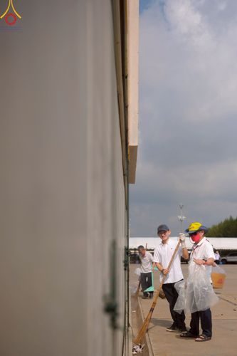 ภาพ No.220512:วันที่ 23-25 เมษายน พ.ศ. 2568 เจ้าหน้าที่และสาธุชนช่วยกัน รับบุญเก็บงานวันคุ้มครองโลก ณ วัดพระธรรมกาย