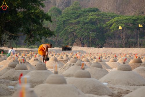 ภาพ No.140381:Photo Story มหัศจรรย์วัดดงดินแดง  EP.8  ภาพการเตรียมงาน การปฎิบัติงาน ของเหล่าผู้ทุ่มเทและเสียสละ เพื่อความสำเร็จของความมหัศจรรย์ ณ วัดดงดินแดง ต.ม่อนจอง อ.อมก๋อย จ.เชียงใหม่ วันที่ 1-7 เมษายน พ.ศ. 2567