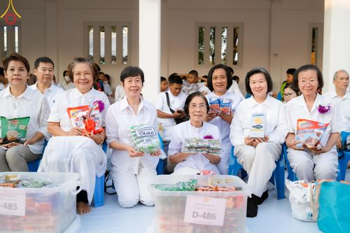 ภาพ No.116087:พิธีตักบาตรพระธรรมยาตรา ณ อนุสรณ์สถานลำดับที่ 4 สถานที่เกิดด้วยกายธรรม วัดโบสถ์(บน) จ.นนทบุรี วันที่ 21 มกราคม พ.ศ. 2567