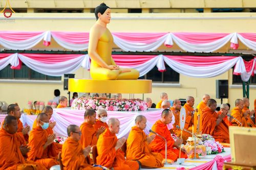 ภาพ No.150848:พิธีเจริญพระพุทธมนต์ และทำบุญตักบาตรแด่คณะสงฆ์ จำนวน 121 รูป เนื่องในโอกาสฉลองครบรอบ 120 ปี อำเภอคลองหลวง จังหวัดปทุมธานี เพื่อถวายเป็นพุทธบูชา ช่วยเหลือผู้ประสบความเดือดร้อนจากอุทกภัย และคณะสงฆ์ 323 วัด 4 จังหวัดชายแดนภาคใต้ วันเสาร์ที่ 31 สิงหาคม พ.ศ. 