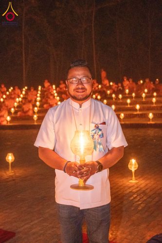 ภาพ No.130668:พิธีจุดโคมประทีปถวายเป็นพุทธบูชา ในโครงการบรรพชา 1,250 รูป ณ มหาวิหารมายาเทวี แดนประสูติ สวนลุมพินี ประเทศเนปาล วันที่ 9 มีนาคม พ.ศ. 2567