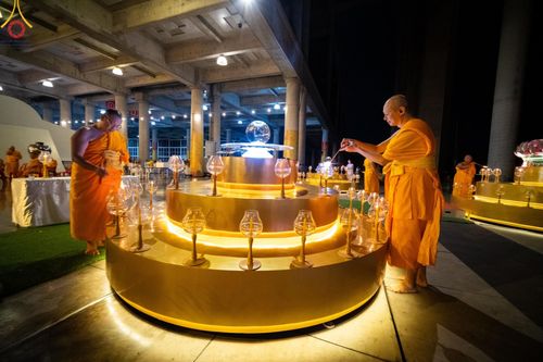 ภาพ No.150353:พิธีจุดประทีป และพิธีฉลองชัยสวดมนต์ บทธัมมจักกัปปวัตตนสูตร ครบ 6,668,272,727 จบ เนื่องในวันธรรมชัย 27 สิงหาคม พ.ศ. 2567 ณ มหารัตนวิหารคด วัดพระธรรมกาย