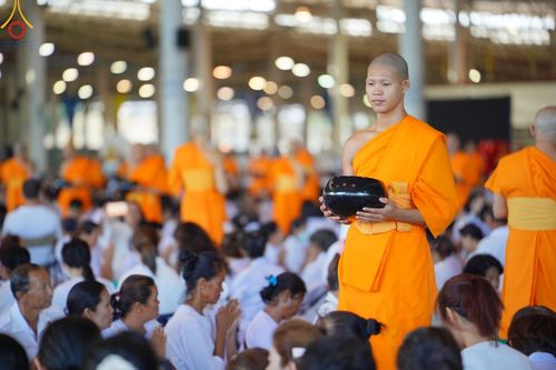 ภาพ No.151046:พิธีตักบาตร ในวันอาทิตย์ต้นเดือน วันที่ 1 กันยายน พ.ศ. 2567 ณ สภาธรรมกายสากล วัดพระธรรมกาย