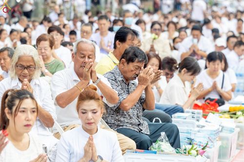 ภาพ No.237106:วันอาทิตย์ที่ 10 สิงหาคม พ.ศ. 2568 มหาสังฆทานครั้งยิ่งใหญ่ ตักบาตรพระ 10,000 รูป ถ.นิพัทธ์อุทิศ 3 ใจกลางนครหาดใหญ่ จ.สงขลา (ชุดที่ 2)