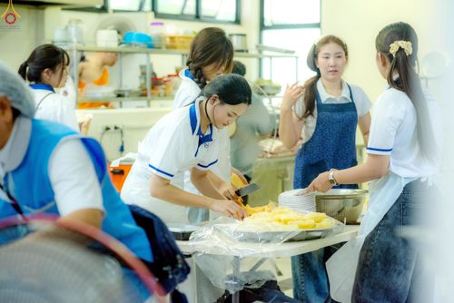 ภาพ No.239805:วันที่ 16-17 สิงหาคม พ.ศ. 2568 การปฏิบัติหน้าที่ของเจ้าหน้าที่ทุกสถานะ เพื่องานพิธีอัญเชิญรูปเหมือนพระมงคลเทพมุนี (สด จันทสโร) และพิธีกดปุ่มอัญเชิญรูปเหมือน พระมงคลเทพมุนี (สด จันทสโร) ณ มหาวิหารแก้วพระมงคลเทพมุนี ศูนย์ปฏิบัติธรรมแก้วเมืองเลย จ.เลย