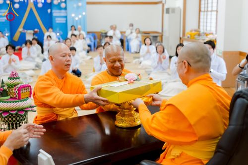 ภาพ No.221013:วันที่ 13 เมษายน พ.ศ. 2568 พิธีโปรยรัตนชาติปฐมเริ่มสถาปนาเจดีย์ และ พิธีเปิดหมู่บ้านปฏิบัติธรรม เพื่อการบรรลุธรรม ณ วัดป่าธรรมกายนานาชาติโทชิหงิ  ประเทศญี่ปุ่น