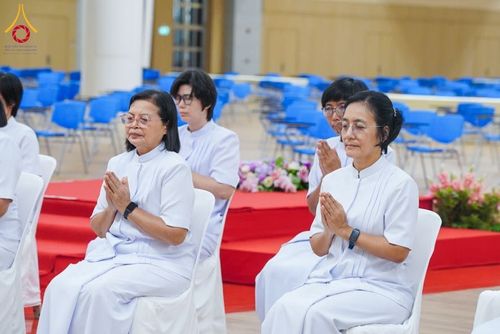ภาพ No.209000:พระบาทสมเด็จพระเจ้าอยู่หัว ทรงมีพระราชศรัทธาทรงพระกรุณาโปรดเกล้าฯ ให้บำเพ็ญพระราชกุศลถวายภัตตาหารพระราชทาน การสอบบาลีสนามหลวง ณ วัดพระธรรมกาย ย อ.คลองหลวง จ.ปทุมธานี วันที่ 23-24 กุมภาพันธ์ พ.ศ. 2568