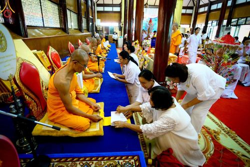 ภาพ No.140495:พิธีตอกเสาเข็มเป็นปฐมฤกษ์ เพื่อสร้างกุฎิและหอสวดมนต์ และพิธีทอดผ้าป่าบำรุงวัด ณ วัดกลางธนรินทร์ ต.บ้านแป้ง อ.พรหมบุรี จ.สิงห์บุรี วันอาทิตย์ที่ 9 มิถุนายน พ.ศ.2567