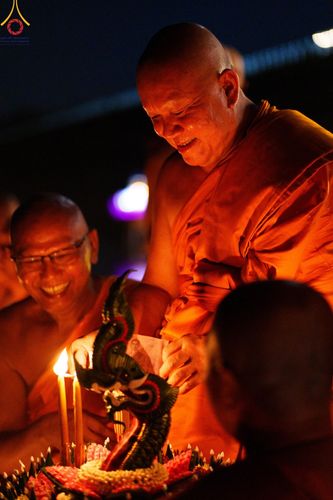 ภาพ No.175994:พิธีจุดประทีปโคมลาน, โคมลอยและลอยกระทง ถวายประทีปเป็นพุทธบูชา สร้างความสว่างไสวให้กับแผ่นดินด้วยแสงธรรม วันที่ 15 พฤศจิกายน พ.ศ. 2567 ณ พุทธอุทยานนานาชาติ อ.โพนพิสัย จ.หนองคาย