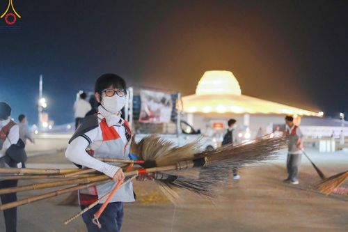 ภาพ No.208129:V.55 สารพัดV สารพัดดี ที่วัดพระธรรมกาย ในโครงการธรรมยาตรา กตัญญูบูชา มหาปูชนียาจารย์ พระมงคลเทพมุนี (สด จนฺทสโร) พระผู้ปราบมาร อนุสรณ์สถาน 7 แห่ง ปีที่ 13 ระหว่างวันที่ 2-31 มกราคม พ.ศ. 2568