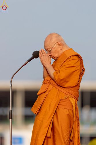 ภาพ No.221607:วันอังคารที่ 22 เมษายน พ.ศ. 2568 ภาพพิธีถวายมหาสังฆทานคณะสงฆ์ 40,000 กว่าวัดทั่วประเทศ เนื่องในวันคุ้มครองโลก ชุดที่ 2 (ปลื้มให้สมการรอคอย) ณ ลานธรรมพระมหาธรรมกายเจดีย์ วัดพระธรรมกาย