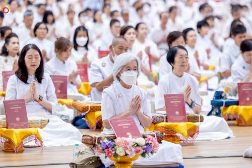 ภาพ No.228366:วันอาทิตย์ที่ 8 มิถุนายน พ.ศ. 2568 พิธีถวายทุนสนับสนุนพระไตรปิฎกฉบับธรรมชัย และอนุรักษ์คัมภีร์โบราณ ณ ห้องแก้วสารพัดนึก 2 วัดพระธรรมกาย