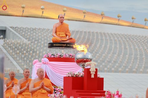 ภาพ No.160469:พิธีปลูกต้นทรัพย์บานชื่น ณ ลานธรรม พระมหาธรรมกายเจดีย์ วัดพระธรรมกาย จ.ปทุมธานี วันพฤหัสบดีที่ 10 ตุลาคม พ.ศ. 2567